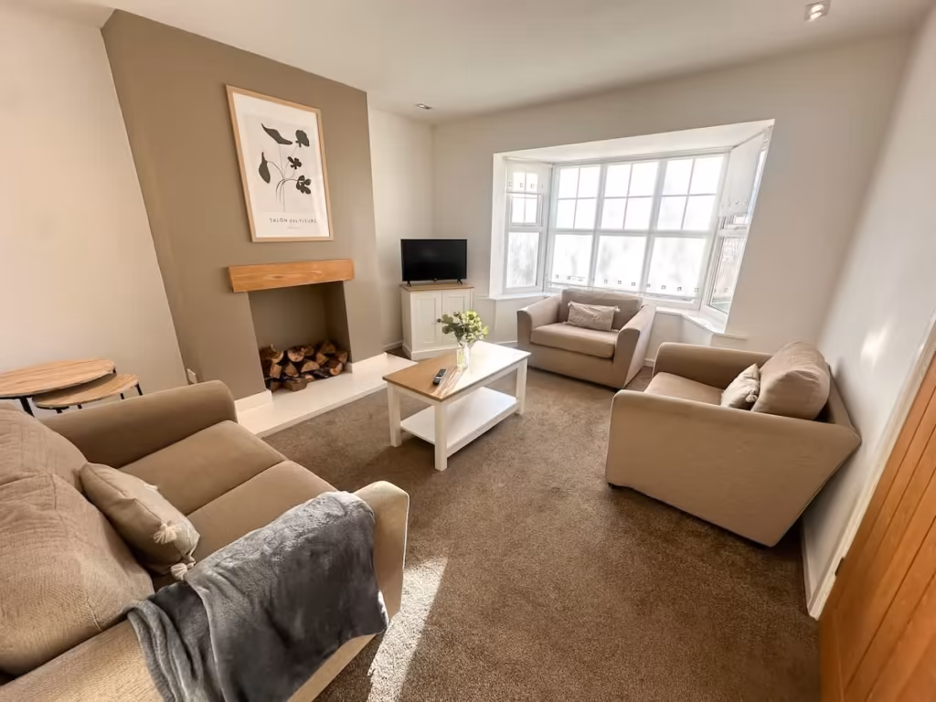 Carew Place by Blue Skies Stays – 1